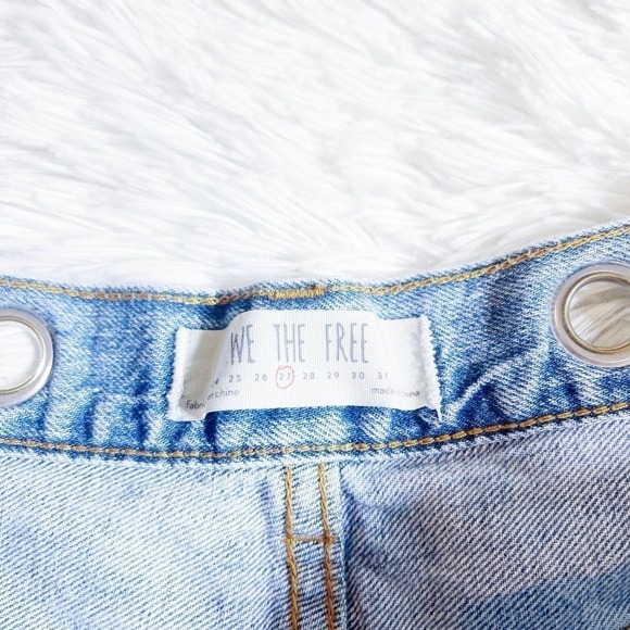 We the Free Eyelet Accent Denim Cutoff Jean Shorts SZ27 - Picture 2 of 5